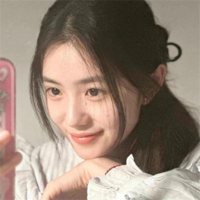 穿风信子蓝的少女